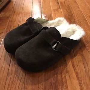 Bearpaw clogs